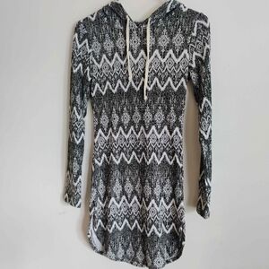 Oboe Black & White Graphic Hooded Tunic